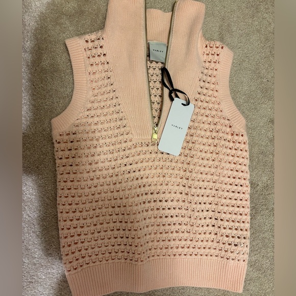 Varley Bain’s Half Zip Tank NWT!! - Picture 3 of 6